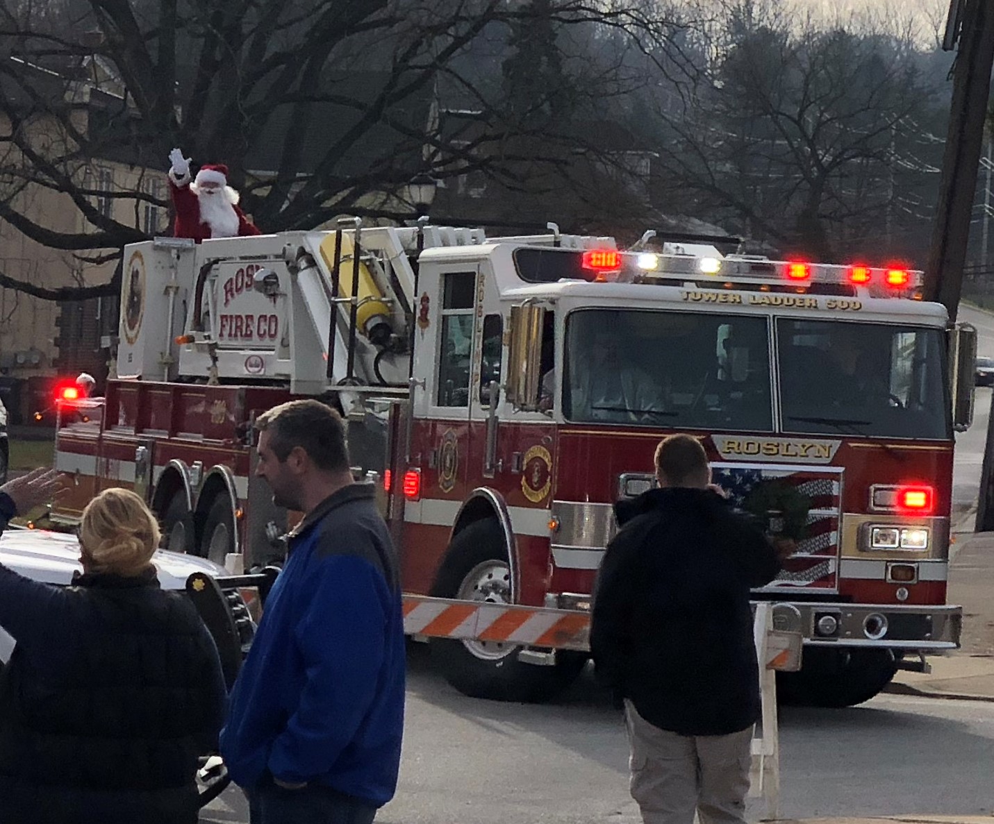 Roslyn Fire Company escorting Santa