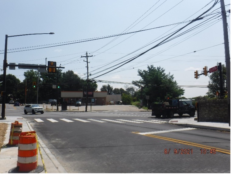 Image of New Traffic Signals and Signs at Intersection of Easton Road and Edge Hill Road